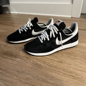NIKE WAFFLE TRAINER II